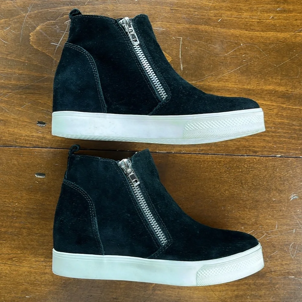 Steve Madden Wedgie Black Suede Sneakers Sz 9